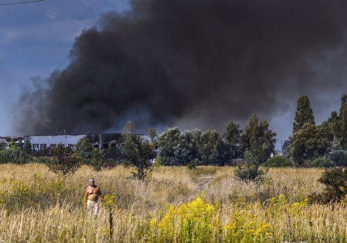 Επτά νεκροί από ρωσικό πυραυλικό πλήγμα σε σιδηροδρομική αποθήκη στο Κίεβο