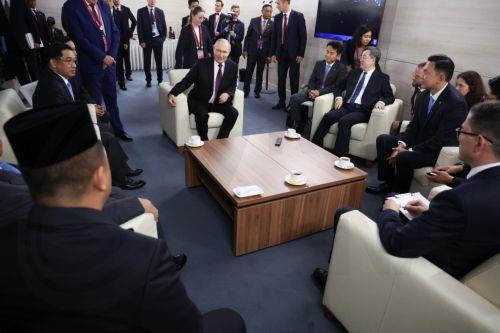 Ο Πούτιν μιλάει για ευκαιρία για ειρηνευτική συμφωνία, η Ουκρανία βλέπει νέα δυναμική