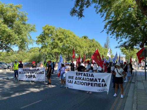 Υπόμνημα προς τον ΠτΔ επέδωσαν οι εκπαιδευτικοί στα υποστηρικά προγράμματα στο πλαίσιο διαμαρτυρίας στη Λευκωσία