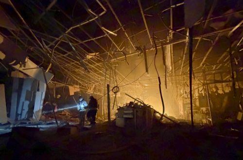 Οκτώ νεκροί σε ρωσικά πλήγματα σε βιομηχανίες της Ουκρανίας και στο μέτωπο