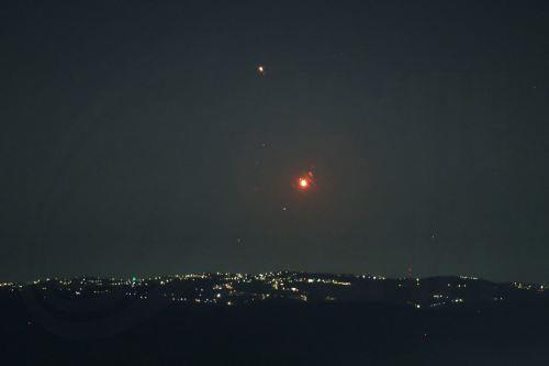 Ιρανικό εμπορικό πλοίο επλήγη στα ανοικτά του νησιού Κεσμ, ένας νεκρός και τρεις τραυματίες