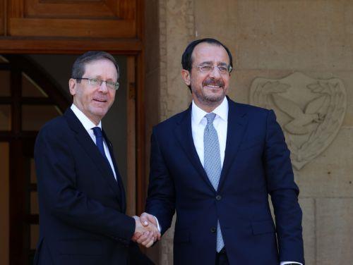 Aσφάλεια, ενέργεια και άμυνα μεταξύ των θεμάτων που συζητούν ΠτΔ-Χέρτσογκ