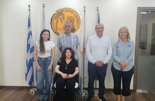 Την ψηφιακή διαχείριση των χώρων στάθμευσης για άτομα με αναπηρίες συζήτησαν Βύρας - ΚΥ.Σ.Ο.Α.Α.