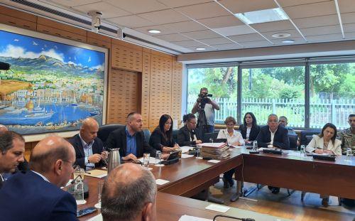 Μόλις 90 από τις 140 θέσεις ελεγκτών εναέριας κυκλοφορίας είναι στελεχωμένες, αναφέρθηκε στη Βουλή