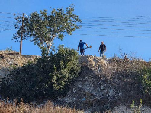 Συνεργεία καθαριότητας του Δήμου Πάφου στον Μούτταλο