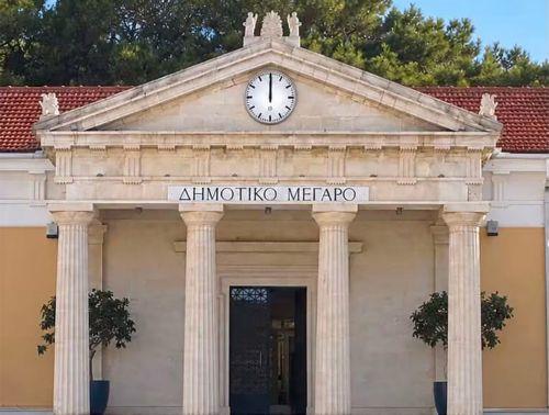 Επανατοποθετείται στη θέση του το ρολόι του Δημοτικού Μεγάρου Πάφου