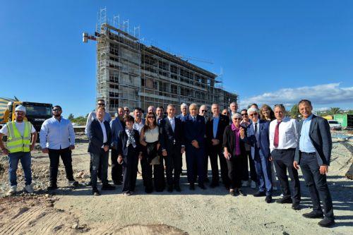 Εύσημα ΕΕ προς ΕΡΑΤΟΣΘΕΝΗ με επισκέψεις σε υποδομές του στην Κύπρο