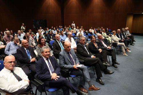 Maliye Bakanına göre akaryakıtta öncelik fiyatları kontrol altında tutmak