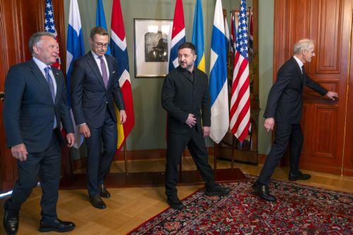 Στη Ρωσία την Τετάρτη ο Στιβ Γουίτκοφ, ευγνώμων στις ΗΠΑ ο Ζελένσκι για παροχή πληροφοριών