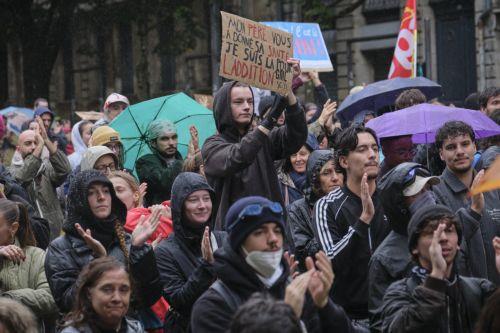 Μικροσυγκρούσεις και ρίψεις δακρυγόνων στη Λυών, τη Γκρενόμπλ, τη Νίκαια και άλλες πόλεις