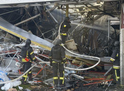 Τουλάχιστον τρεις νεκροί και 14 τραυματίες εξαιτίας ρωσικών πληγμάτων στην Ουκρανία