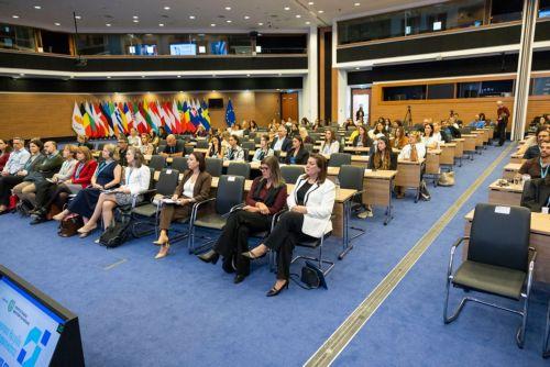 Στόχος εκπαιδευτικό σύστημα που ανταποκρίνεται στις δυνατότητες των παιδιών, είπε η ΥΠΑΝ