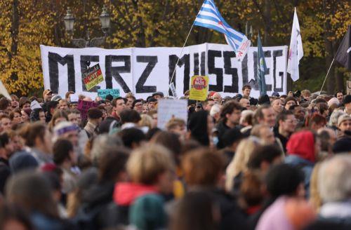 Σε εξέλιξη μεγάλες διαδηλώσεις σε 34 πόλεις της Γερμανίας