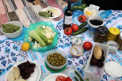 Ακριβότερη λαγάνα, χταπόδι, σουπιές, φτηνότερες γαρίδες, καλαμάρι, ντομάτες για Καθαρά Δευτέρα