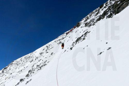 Απεβίωσε ο τελευταίος επιζών της αποστολής που κατέκτησε το Έβερεστ το 1953