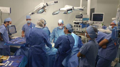 Βιονικό χέρι τοποθετήθηκε σε 45χρονο στο American Medical Center