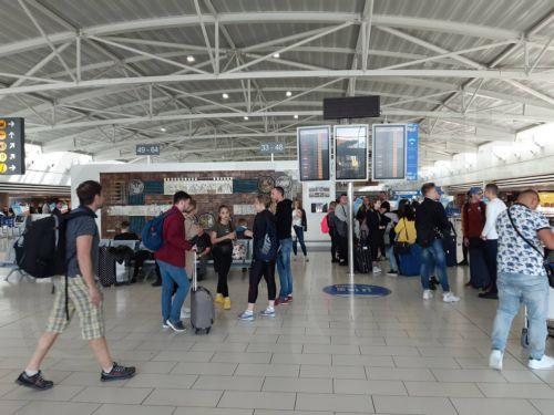 Five of 10 Tel Aviv bound flights diverted to Larnaca airport already left, CNA learns