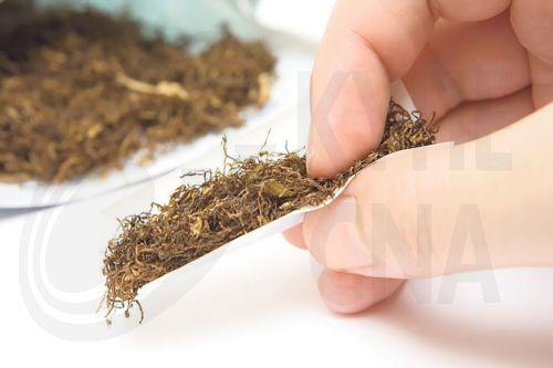 Δεκάδες κούτες τσιγάρων και 23 κιλά καπνού εντοπίστηκαν στις αποσκευές δύο επιβατών