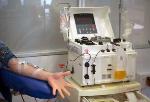Απαντήσεις για νομοθετικά κενά και ελέγχους πλασμαφαίρεσης ζητούν οι Βουλευτές