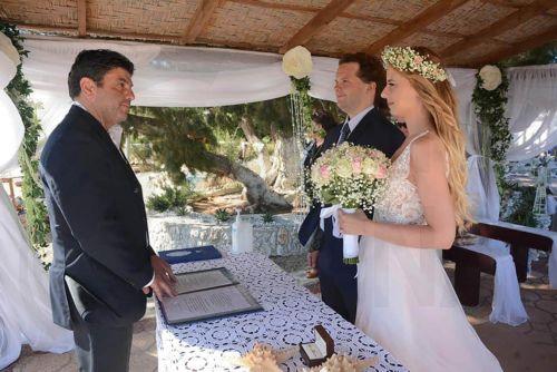 Ανακάμπτει ο γαμήλιος τουρισμός στην Αγία Νάπα και φέτος προγραμματίστηκαν χίλιοι πολιτικοί γάμοι