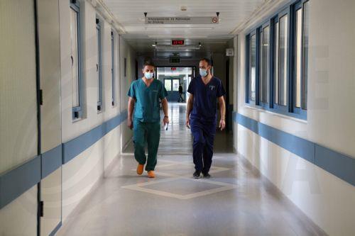 Αυξημένα τα περιστατικά θερμικής εξάντλησης στα νοσοκομεία, λέει ο Χαριλάου