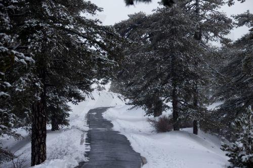 Ιδιαίτερα επικίνδυνοι οι δρόμοι προς το Τρόοδος, αυτοκίνητα έχουν ακινητοποιηθεί