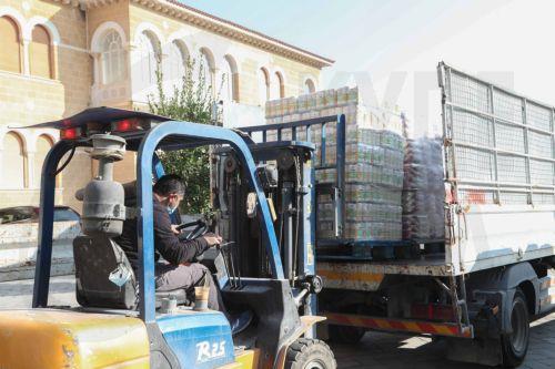 Δεκαεπτά τόνους πλιγούρι και αλεύρι παρέδωσαν οι σιτηροπαραγωγοί στην Αρχιεπισκοπή