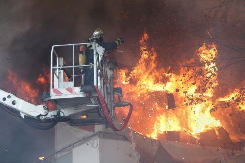 Εκτεταμένες ζημιές από φωτιά σε κατοικία στις Αρόδες λόγω ελαττωματικής κατασκευής καπνοδόχου