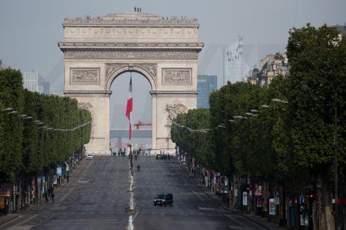 Σε συμφέροντα Κατάρ ανήκει το 20% ακινήτων Ηλυσίων Πεδίων, γράφει η Le Monde