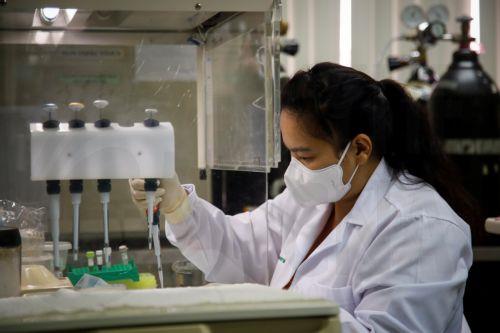 H AstraZeneca ανακοίνωσε αναστολή δοκιμής φαρμάκου για καρκίνο του πνεύμονα