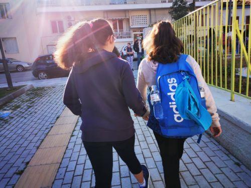 Χαιρετίζει την έγκριση Κανονισμών για λειτουργία ειδικών σχολείων ως θερινών η ΥΠΑΝ