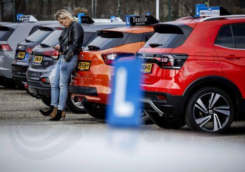 Η Κομισιόν παρουσίασε στρατηγική εφαρμογής για τις νέες άδειες οδήγησης