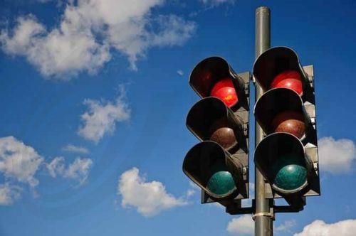 Ζώνες με όριο ταχύτητας τα 30km εντός των πόλεων προανήγγειλε ο Βαφεάδης