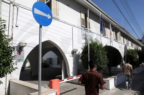 Αντιδράσεις Βουλευτών για άδειες εργοδότησης πρώην αξιωματούχων στον ιδιωτικό τομέα