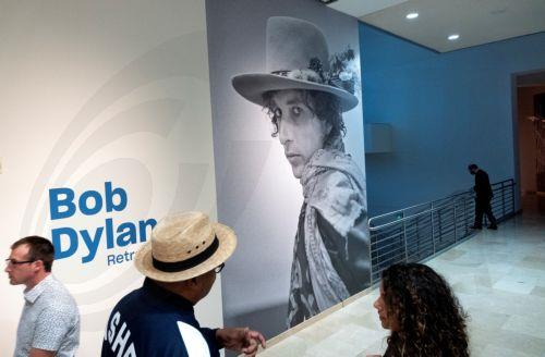 Έκθεση με έργα ζωγραφικής του Μπομπ Ντίλαν ανοίγει τις πύλες της στο Λονδίνο