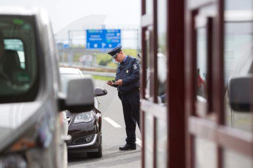 Αντιβαίνει τις ευρωπαϊκές συνθήκες η επέκταση ελέγχου των συνόρων από Γερμανία, λέει Γάλλος καθηγητής