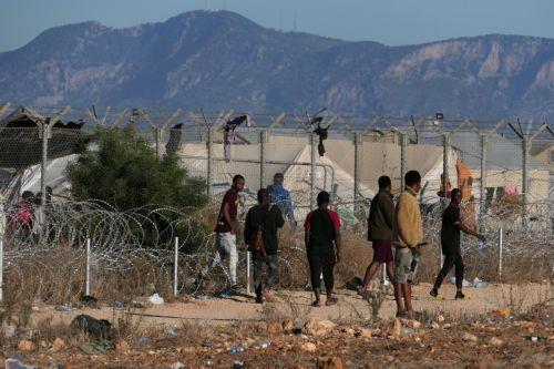 Στενότερη συνεργασία Κύπρου-Ελλάδας στο μεταναστευτικό, προανήγγειλαν Χαρτσιώτης και Στυλιανίδης