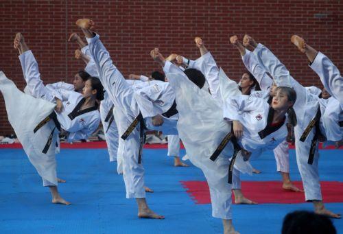 Πρωταθλήτριες του Τάε Κβο Ντο μίλησαν στους μαθητές στο Δημοτικό Αγ. Ομολογητών