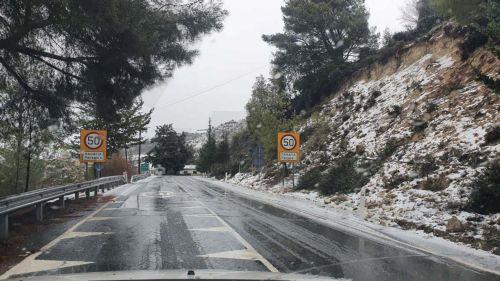 Κλειστοί δύο δρόμοι στην περιοχή Αγρού λόγω χαλαζόπτωσης