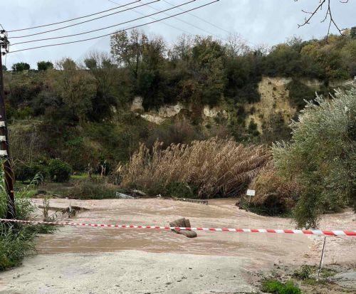 Κατολίσθηση βράχων στην Τσάδα λόγω συνεχόμενων βροχοπτώσεων, αποκαταστάθηκε η κυκλοφορία οχημάτων