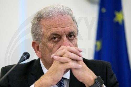 Δεν έχει λάβει αίτημα για άρση ασυλίας Αβραμόπουλου, λέει η Κομισιόν στο ΚΥΠΕ