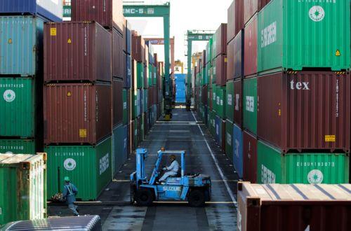 Trade deficit drops by €769 mln in first 11 months of 2024