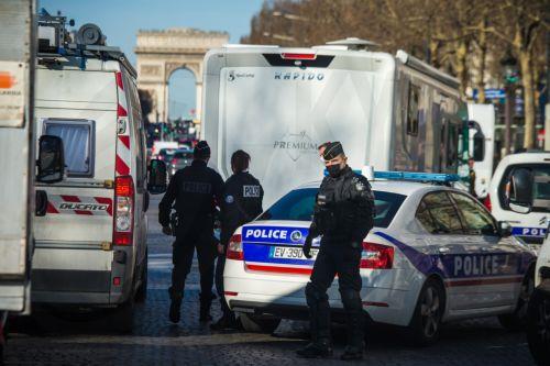 Σε ομηρεία το προσωπικό εστιατορίου έξω από το Παρίσι