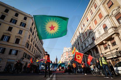 Παράδοση όπλων σε τρία στάδια από PKK, λένε τουρκικά ΜΜΕ