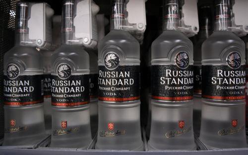 Κατάσχεση επιπρόσθετης μεγάλης ποσότητας φιαλών-απομιμήσεων βότκας από Τμήμα Τελωνείων