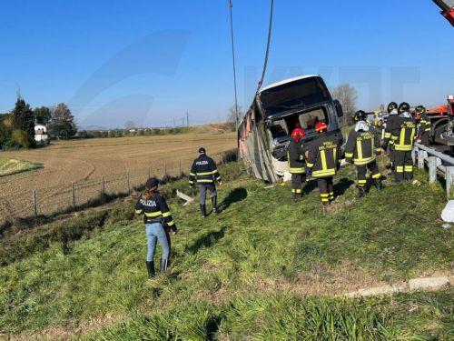 Τουλάχιστον 25 παιδιά σκοτώθηκαν και δεκάδες τραυματίστηκαν σε τροχαίο στη Νιγηρία