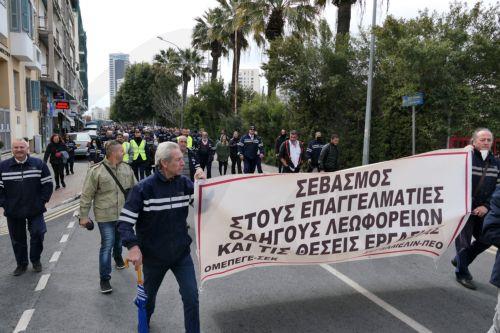 Μέτρα για την προστασία οδηγών και επιβατών λεωφορείων ζητούν οι συντεχνίες