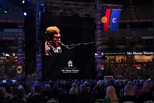 Πορτρέτο του Έλτον Τζον και της οικογένειάς του στην Εθνική Πινακοθήκη στο Λονδίνο