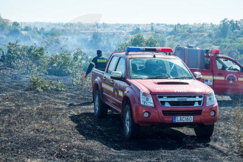 Όχημα καταστράφηκε ολοσχερώς από φωτιά στην Αραδίππου