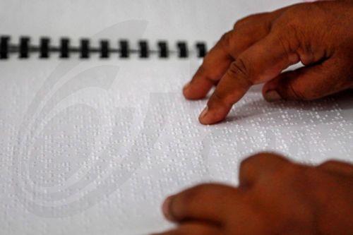 Νομοθετική κατοχύρωση δικαιώματος συνοδείας ΑμεΑ από σκύλους οδηγούς εισηγείται έκθεση Επ. Διοικήσεως